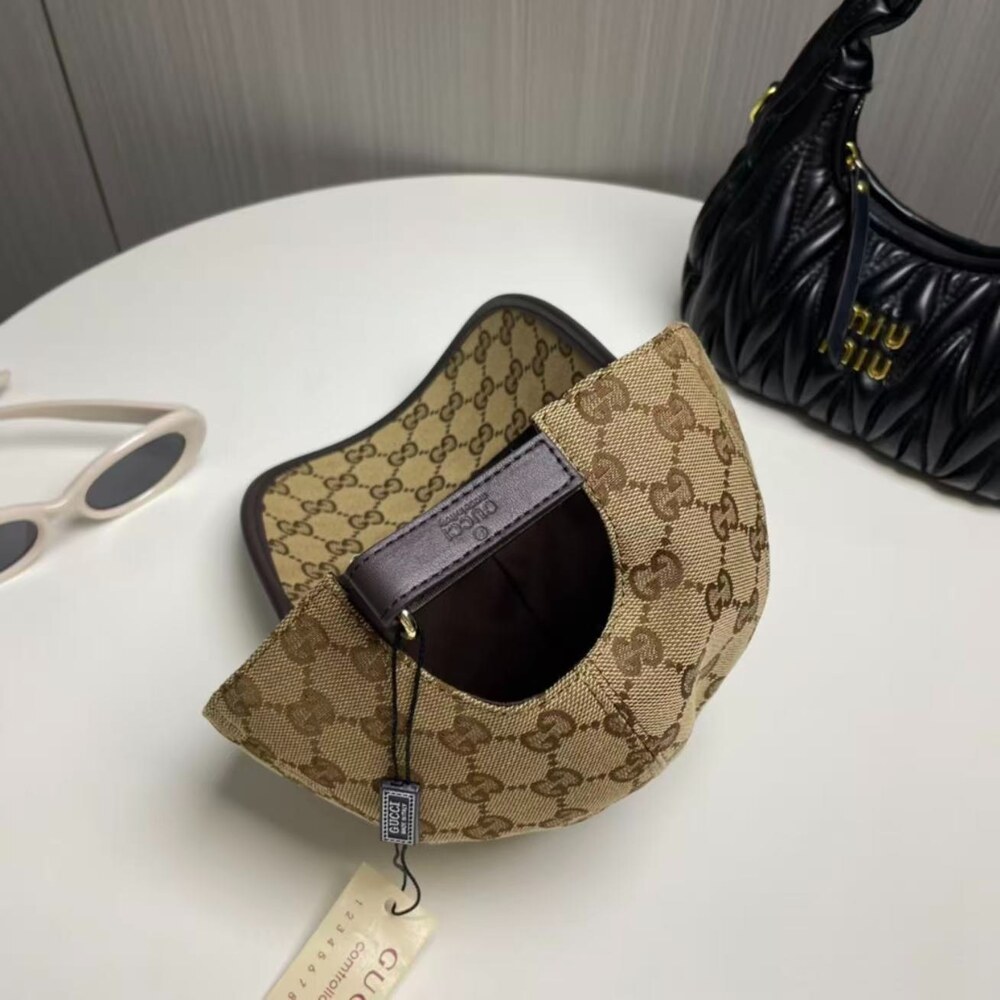Gucci GG Canvas Baseball Cap with Web Stripe - Picture 3 of 4